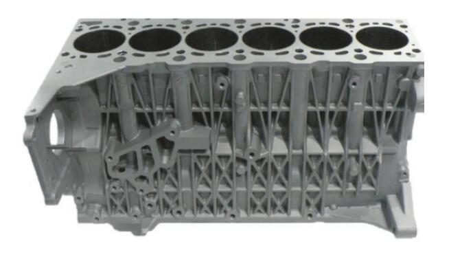 將缸發(fā)動機曲軸箱內(nèi)的8個傳統(tǒng)灰鑄鐵鑲件更換為熱熔噴涂鐵基涂層。