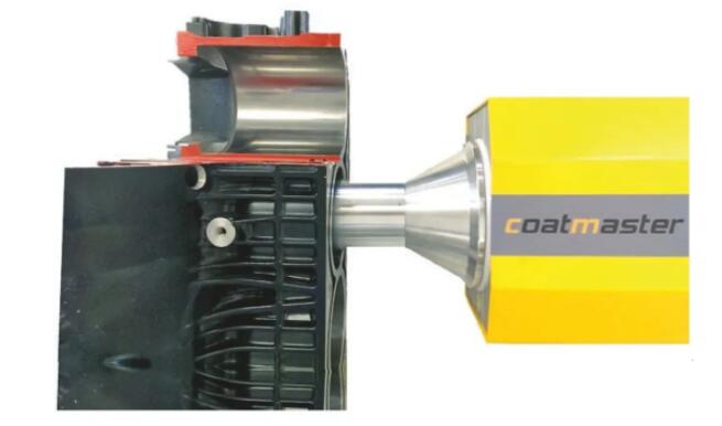 使用涂魔師測厚系統(tǒng)，并將其插入到氣缸孔中(上孔切開)