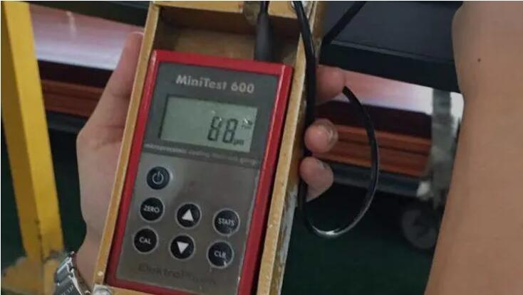 涂魔師非接觸測(cè)厚儀VS傳統(tǒng)接觸式干膜測(cè)厚儀