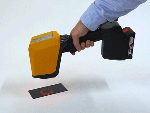 手持非接觸式膜厚分析儀輕松實(shí)時(shí)測(cè)量生產(chǎn)線(xiàn)上噴涂件膜厚，允許傾斜多角度測(cè)量