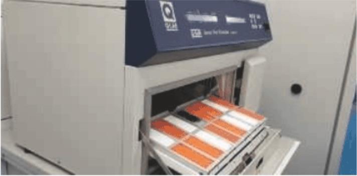 圖2:使用Q-SUN氙燈試驗(yàn)箱根據(jù)ASTM D4303程序C測(cè)試的橙色顏料樣品