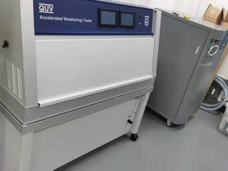 汽車涂層粉末涂料油漆紫外老化耐候試驗(yàn)機(jī)現(xiàn)場安裝圖1